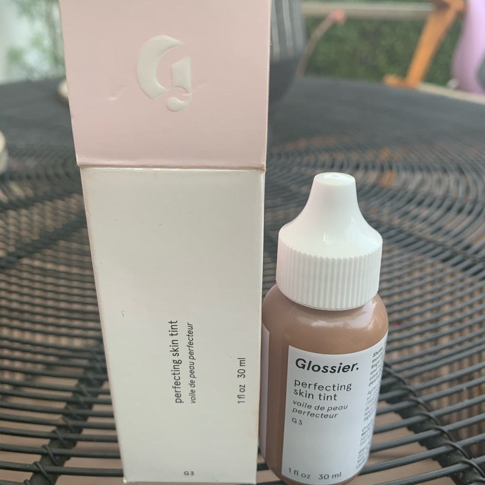 Glossier Perfecting Skin Tint G3
